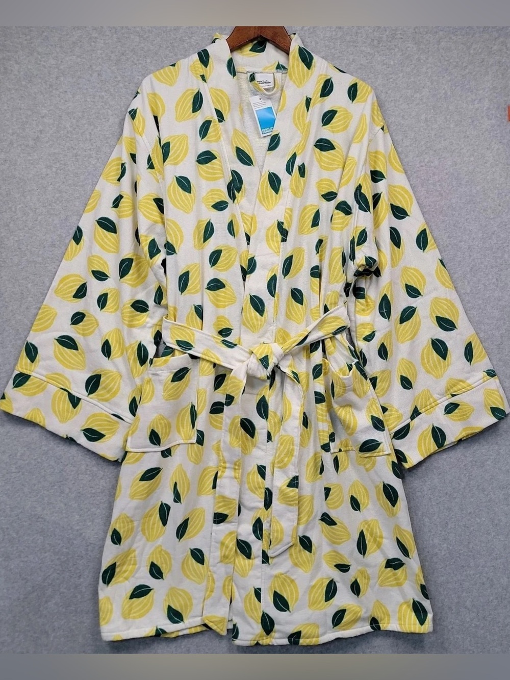 Room Essentials White Robe with Yellow Lemon Leaf Print L/XL NWT